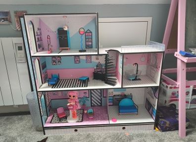 Lol dolls house and accessories