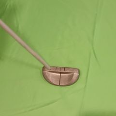 Mallet Putter equipped with Super Stroke Slim 3.0 Grip