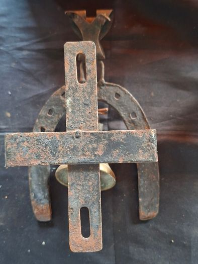 Beautiful Old Iron Wall Mounted Last Call Horseshoe and Brass Bell, Postage Available