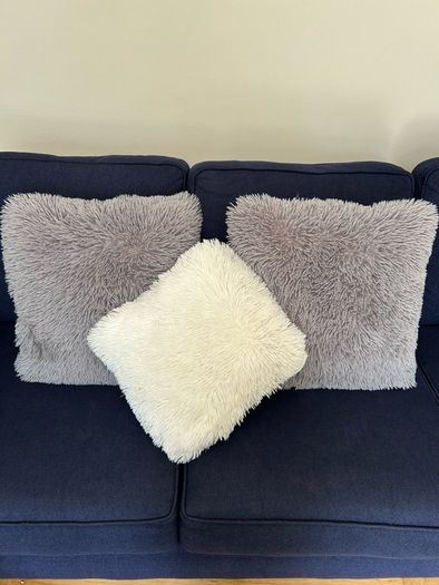 Set of 3 fluffy cushions