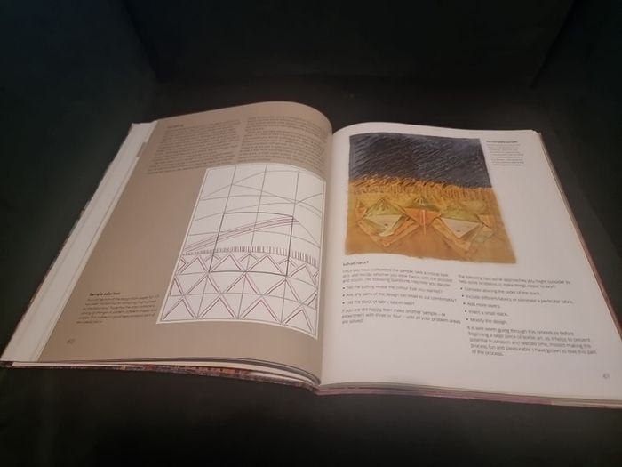 The Textile Artist: Layered Cloth: The Art of Fabric Manipulation (Paperback)