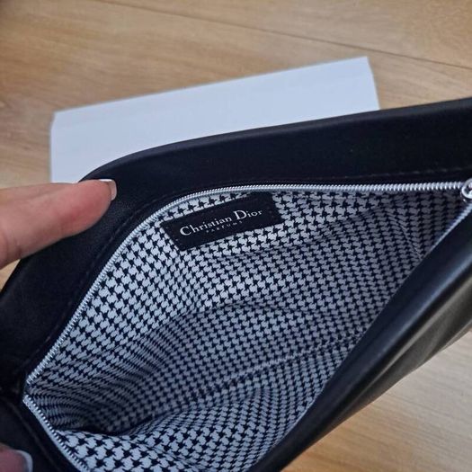 dior pouch