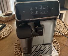 Philips 2200 LatteGo beans to coffee machine