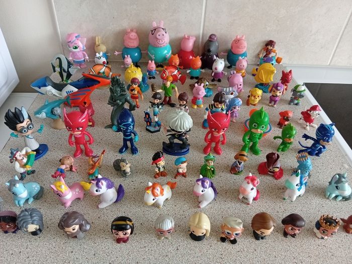 Collection Of Tv and Disney Figures Doorables, Jake , Sleeping Beauty, Nemo,Tomorrowland peppa, pj masks etc