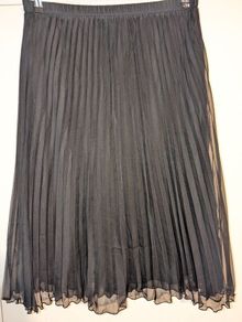 Amazing black pleated midi skirt from Divided
