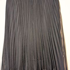 Amazing black pleated midi skirt from Divided