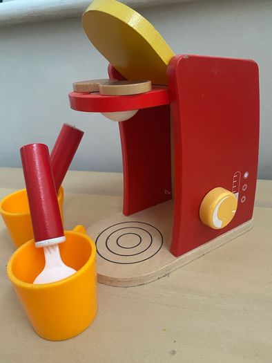 wooden coffee machine set with cups, spoons, pods