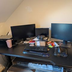 Electric height adjustable standing desk