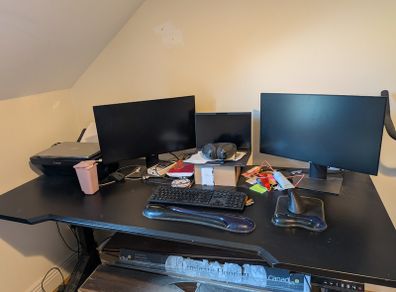 Electric height adjustable standing desk