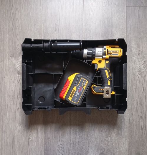 DeWalt Batteries & Charger (New)