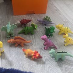 Dinosaur bath toys