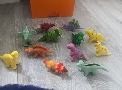 Dinosaur bath toys