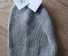 Lemon Light gray ribbed knit beanie