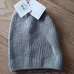 Lemon Light gray ribbed knit beanie
