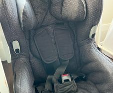 Maxi Cosi Axiss Swivel Car Seat-FREE