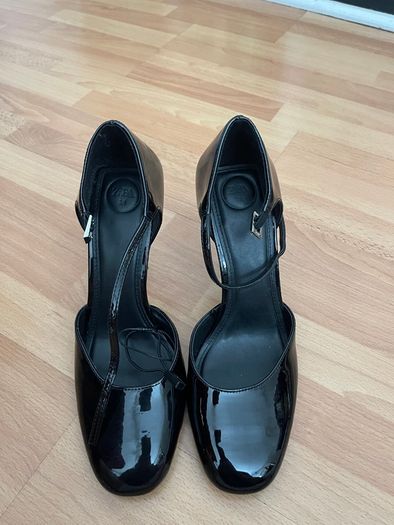 Shoe