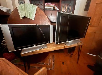 2x Phillips TV's