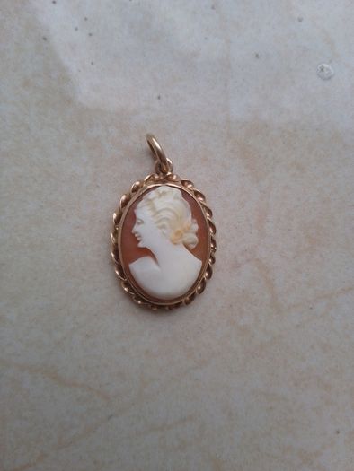 gold cameo