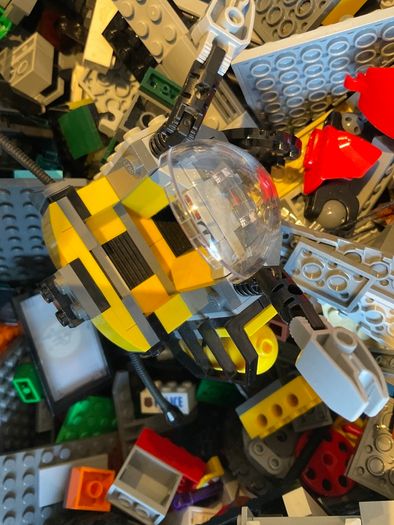 Lego - treasure chest of 5kg of Lego pieces.