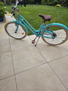 Retro Bicycle beautiful colour with basket to front