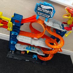 Hot wheels track