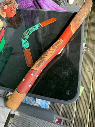 Authentic Aboriginal boomerang and didgeridoo, 88cm
