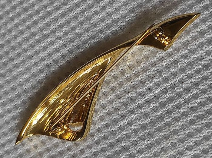 brooch
