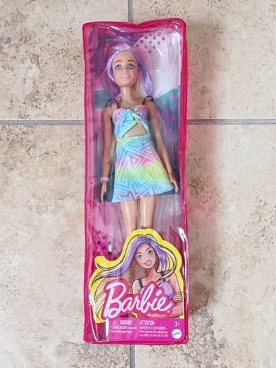 4x Barbie Doll + 2x Accessories Lot Bundle Set Fashion Dolls Mattel Fashionastas