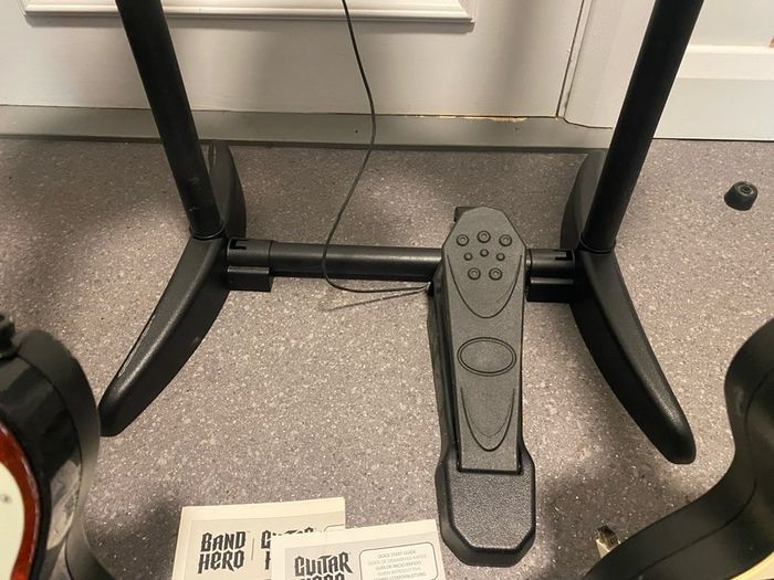READ Wii Band Hero Guitar Nintendo