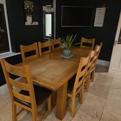 Oak extendable Kitchen Table with up to 8 leather/oak chairs