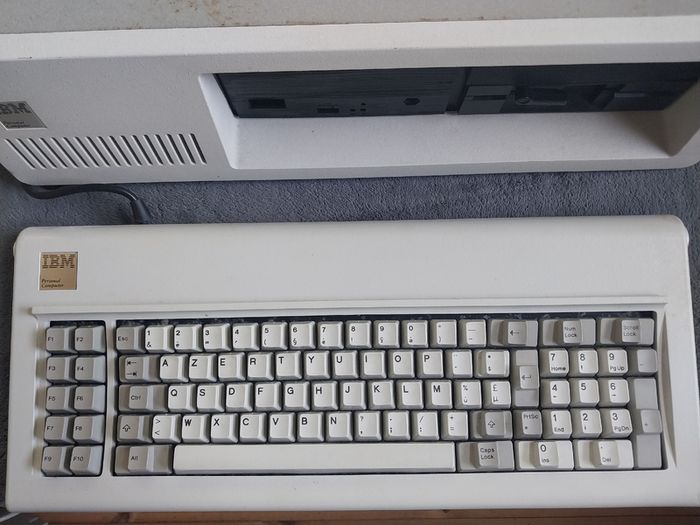 IBM 5150 with keyboard (please read ad)