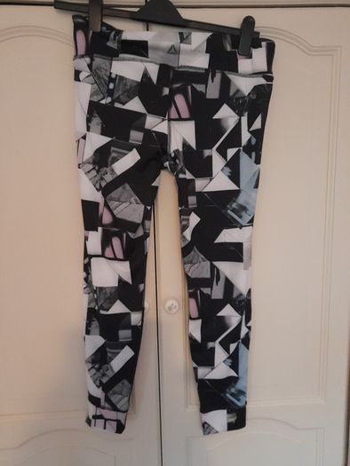 Reebok training leggings.