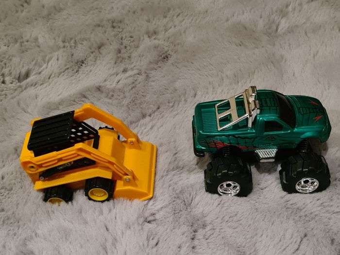 2 kids toy cars.