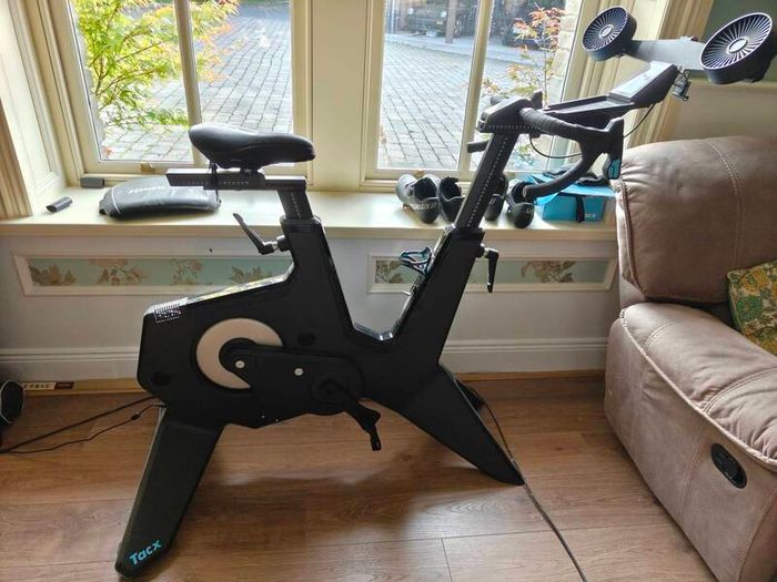 Tacx neo smart bike