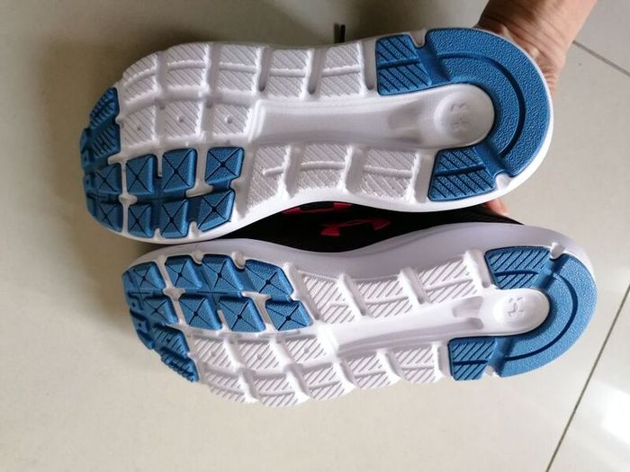 Brand new under armour trainers UK4