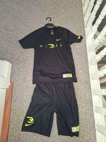 boys nike t shirt and short set