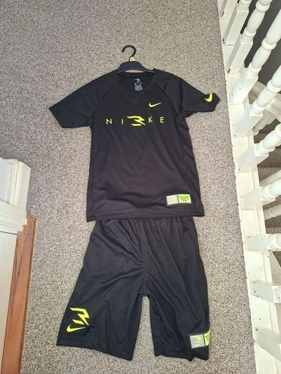 boys nike t shirt and short set