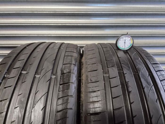 225/35R20 (Matching Pair)