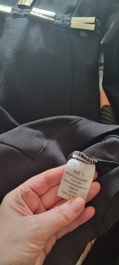 black bodycon dress