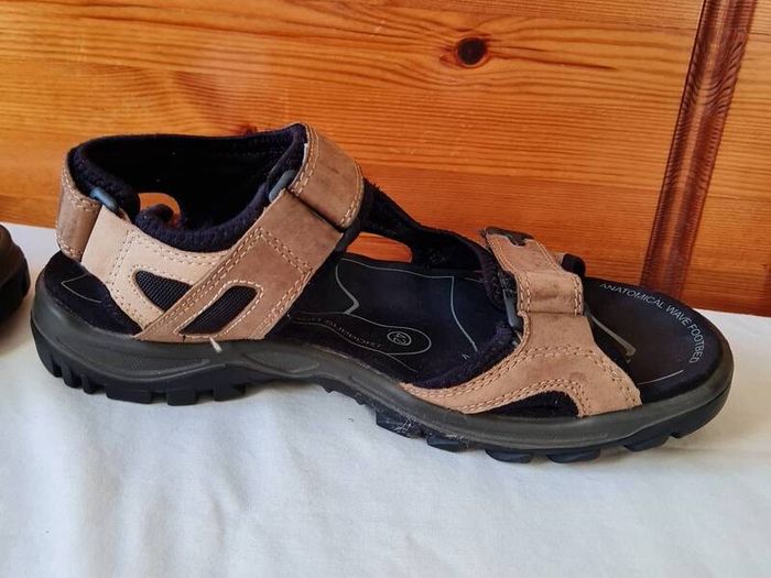 Ecco off the road sandles Size 8 eu 42 tan leather in good condition