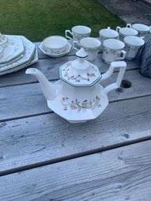 Eternal Beau Tea-Pot