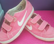 nike pink trainers size uk 2 2,5 worn once