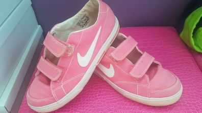 nike pink trainers size uk 2 2,5 worn once