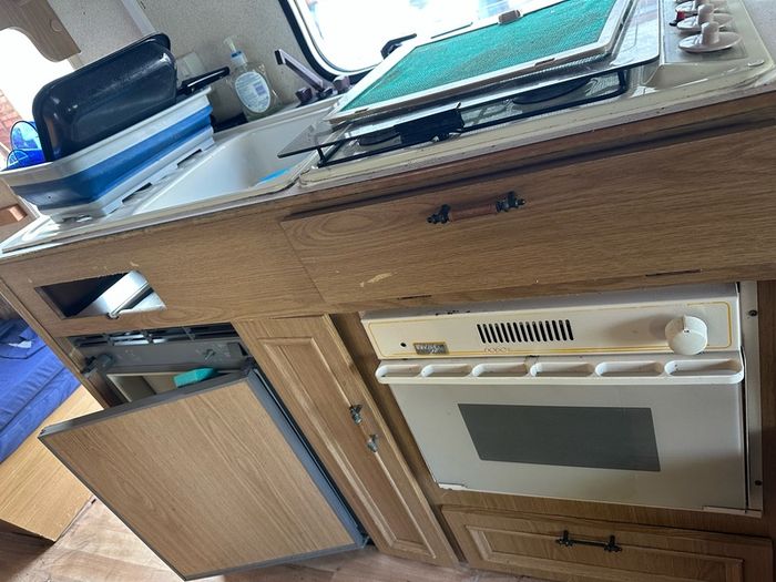 avondale Leda caravan