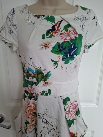 Pretty Off White Floral Dress by Apricot Size 8