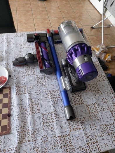 Dyson  V10 Purple