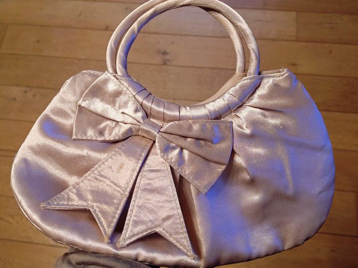 Ladies Handbags (used).