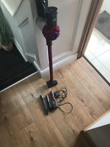Dyson V7
