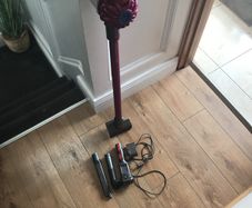 Dyson V7