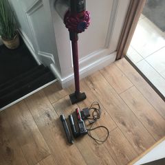 Dyson V7